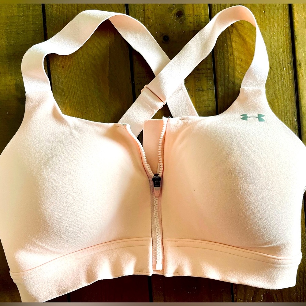 Sports bra with front closure